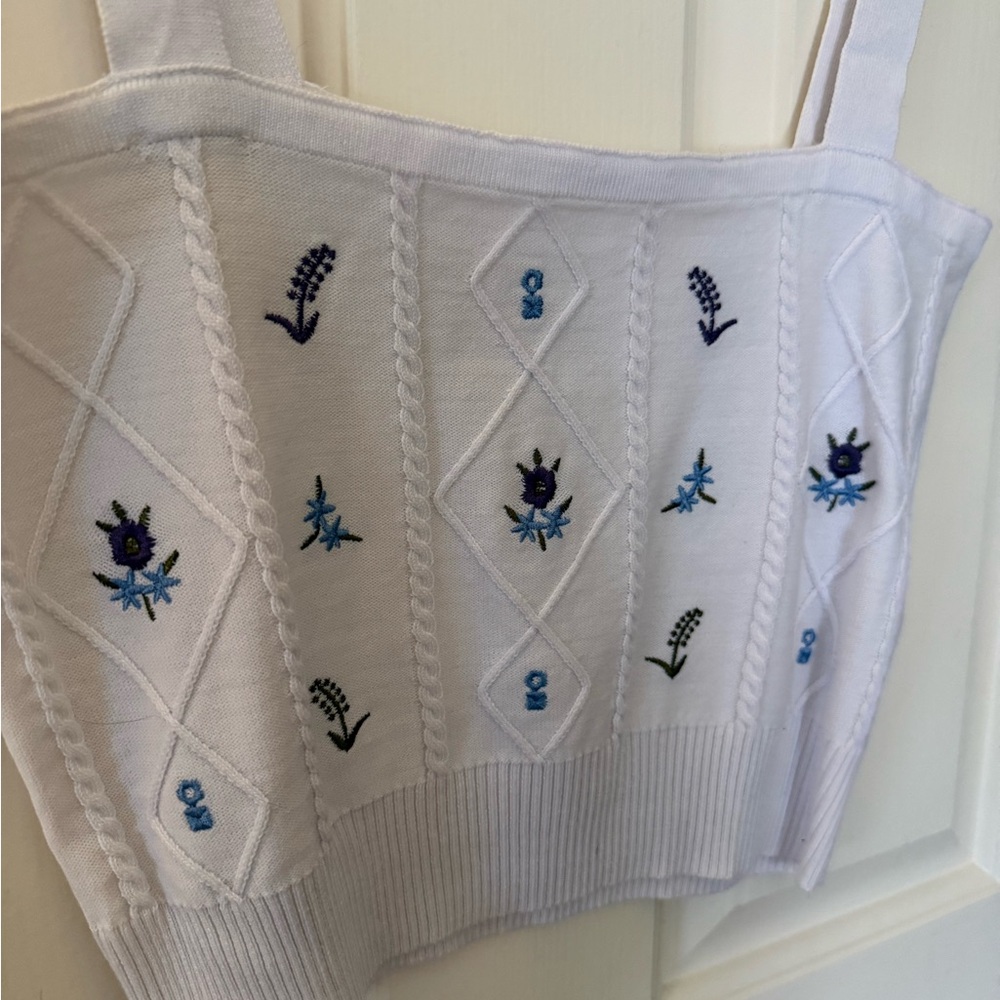 White Knit Embroidered Floral Crop Top - Picture 2 of 4